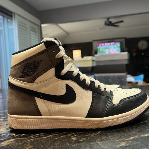 Nike Air Jordan 1 Retro High Dark Mocha